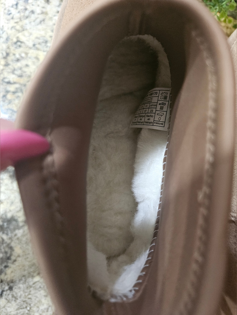 UGG - Picture 8 of 9